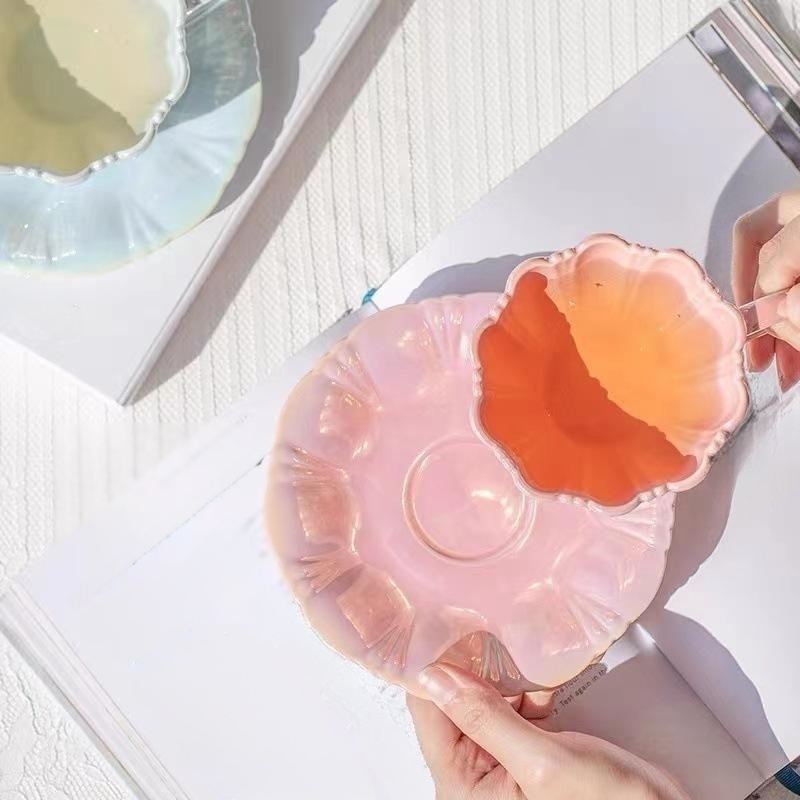 エレガントな花びら型コーヒーカップ＆ソーサーギフトセット