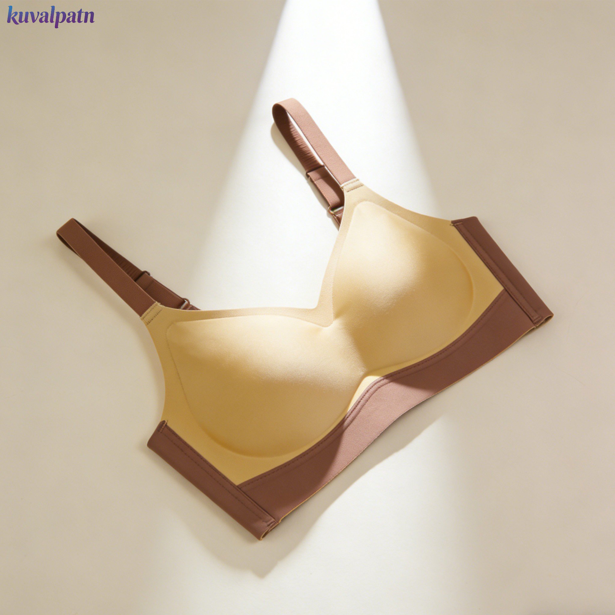 舒適高支撐全罩杯內衣細節特寫