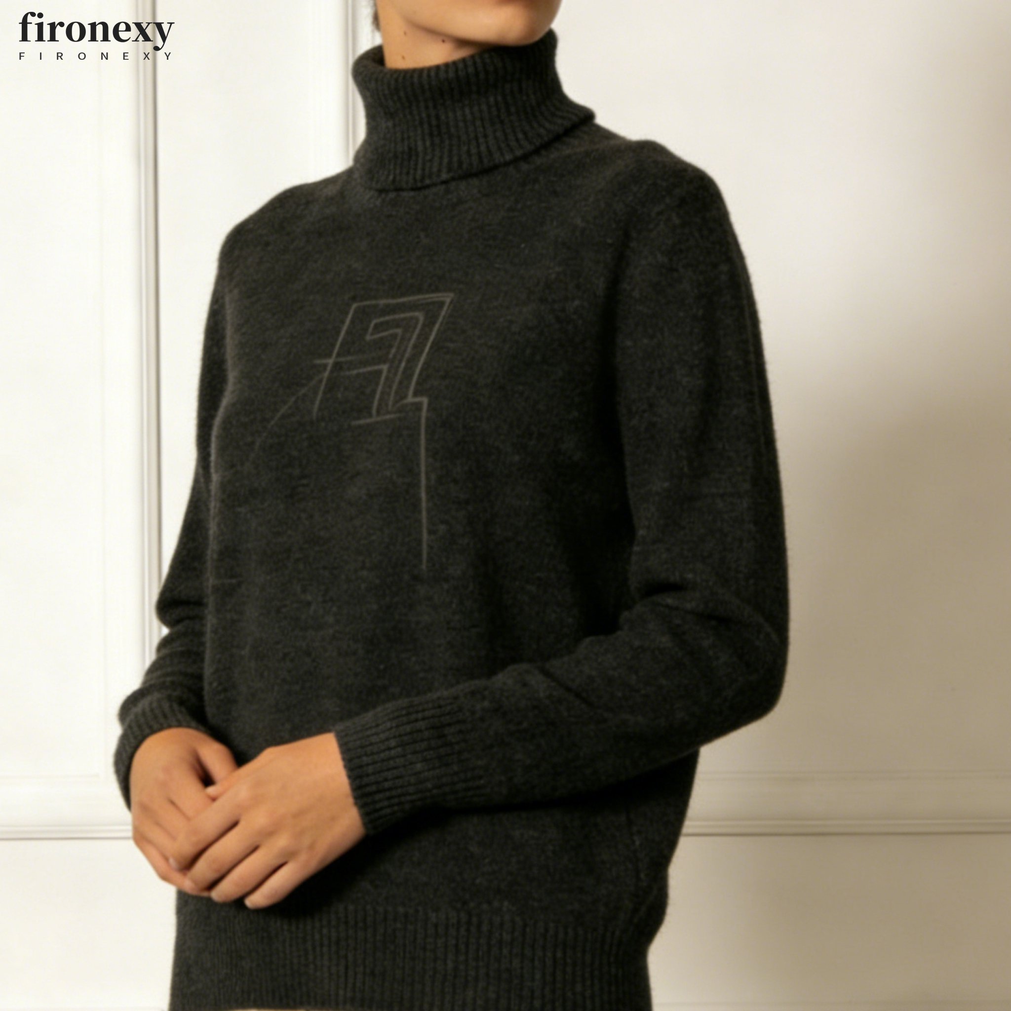 포근한 소재의 터틀넥 니트 스웨터 디테일