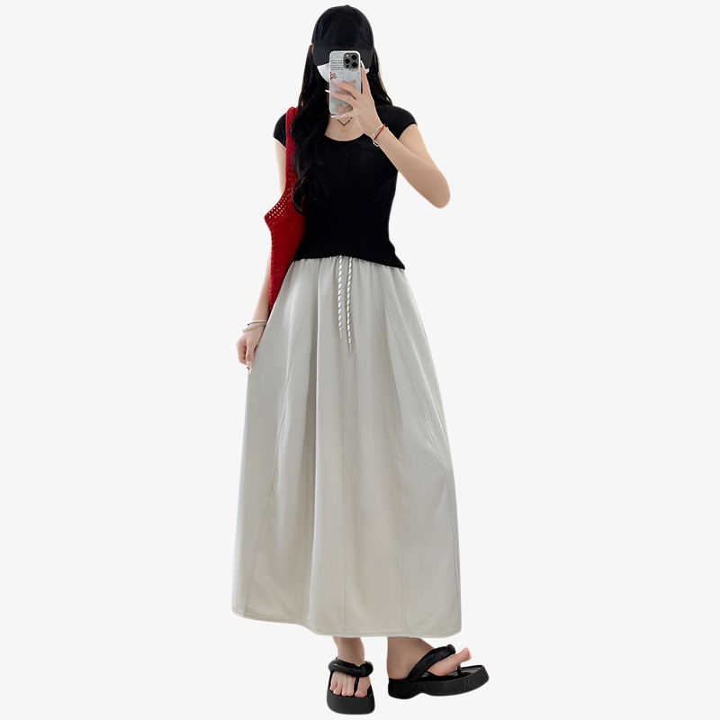 ドローストリング付きウエストのクローズアップ