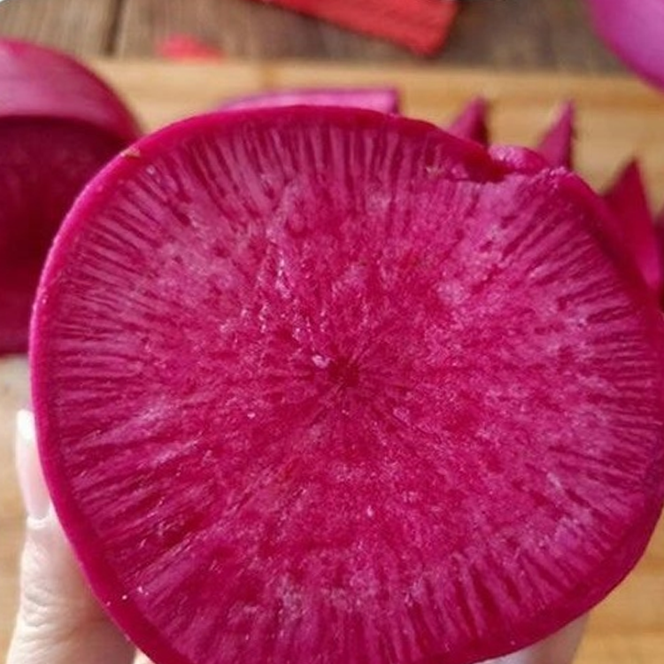 หัวไชเท้าแดงรูปหัวใจสับปะรด