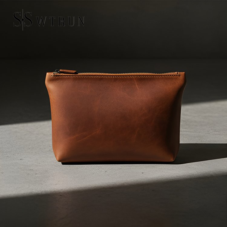 茶色の革製収納バッグ