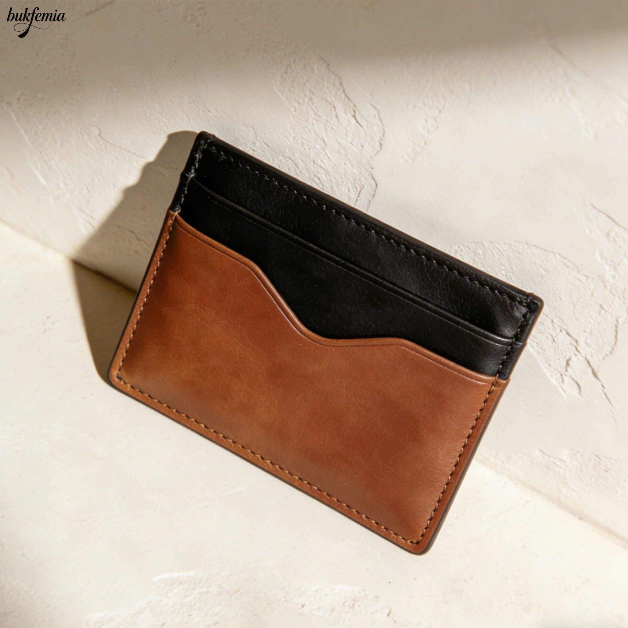 Elegant leather check presenters for cafes and bars