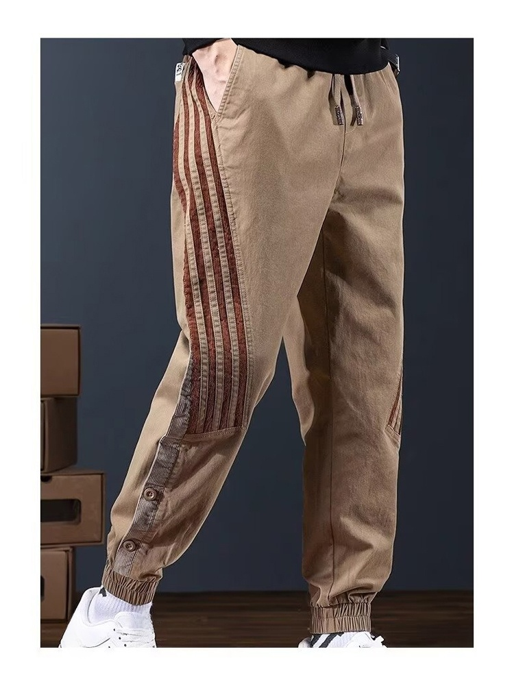 シンプルデザインのカジュアルジーンズ