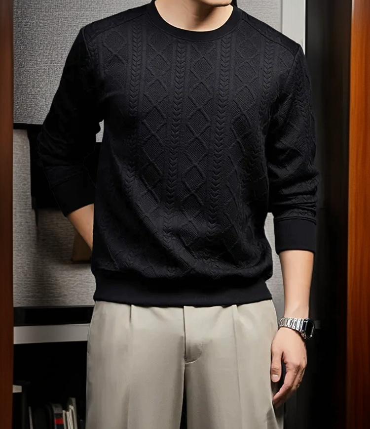 편안한 착용감의 라운드넥 니트 디테일