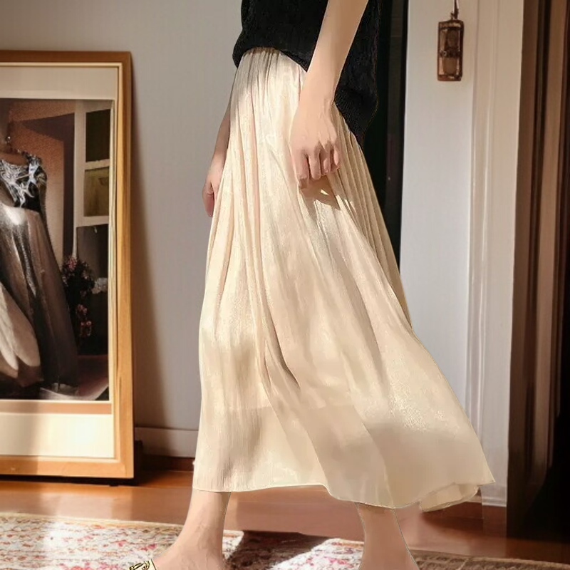 샤 스커트 뒷모습과 유광 소재 표현