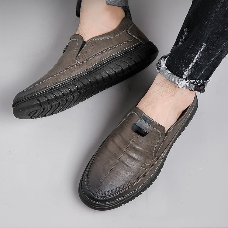 미끄럼 방지 기능의 중년 남성 캐주얼화