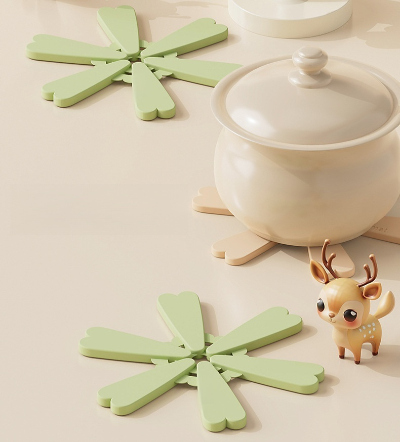 Creative silicone placemat prevents burns and heat damage