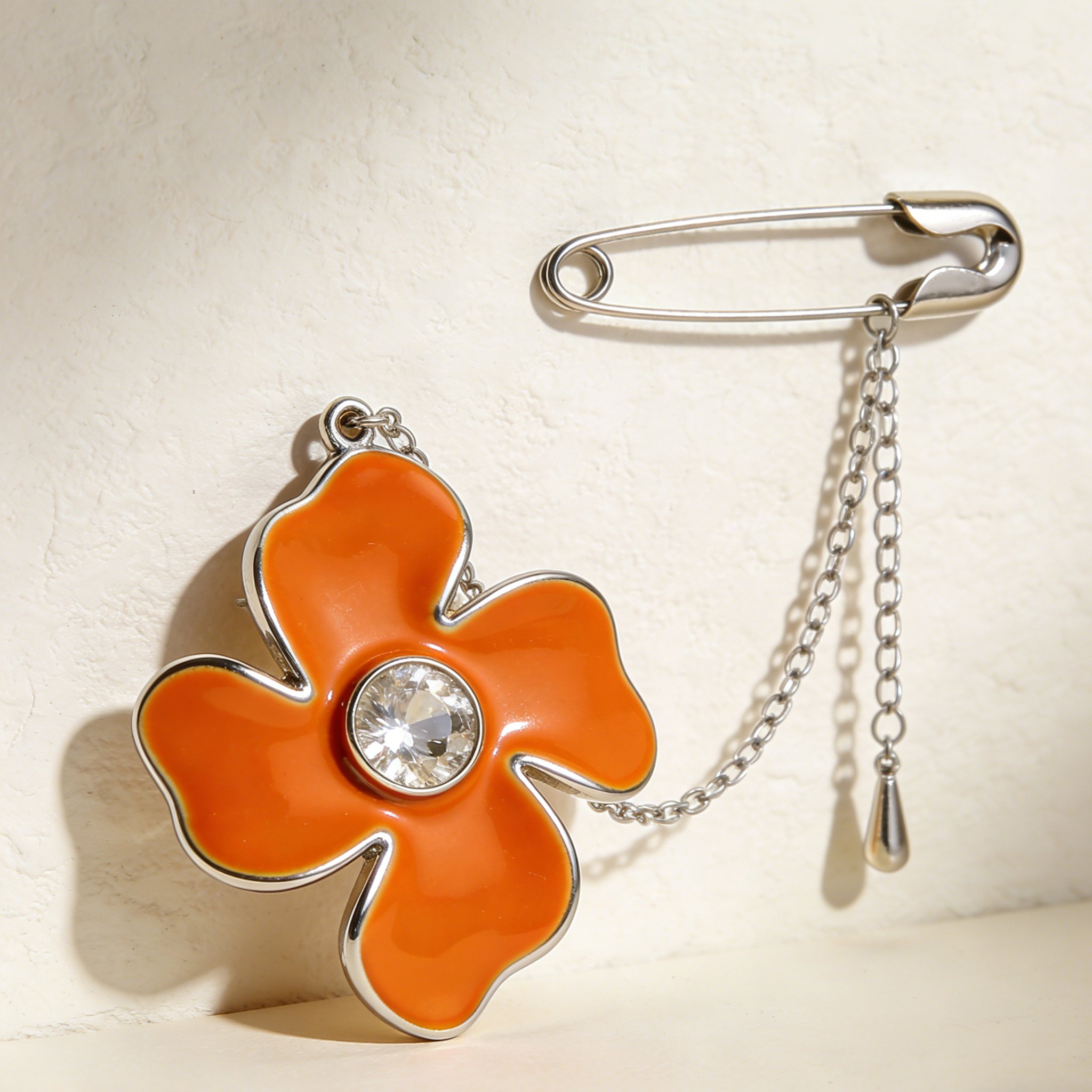 エレガントな花飾りブローチ正面写真