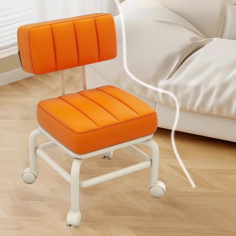 사방으로 회전하는 바퀴가 달린 조용한 벤치