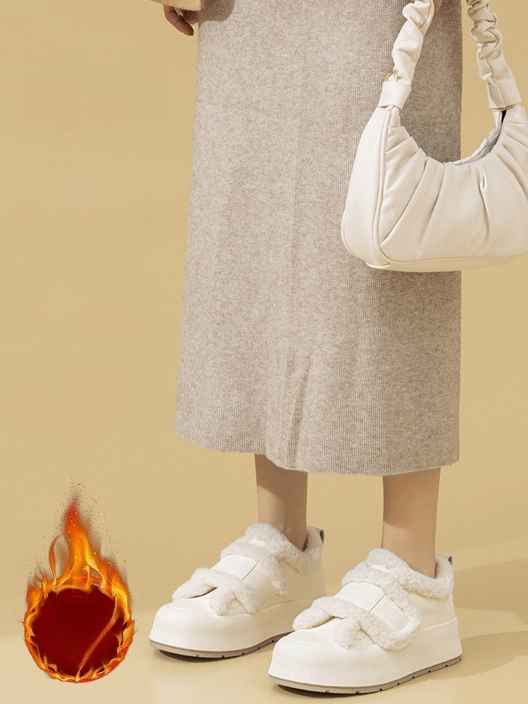 매직 테이프가있는 모코모코 신발