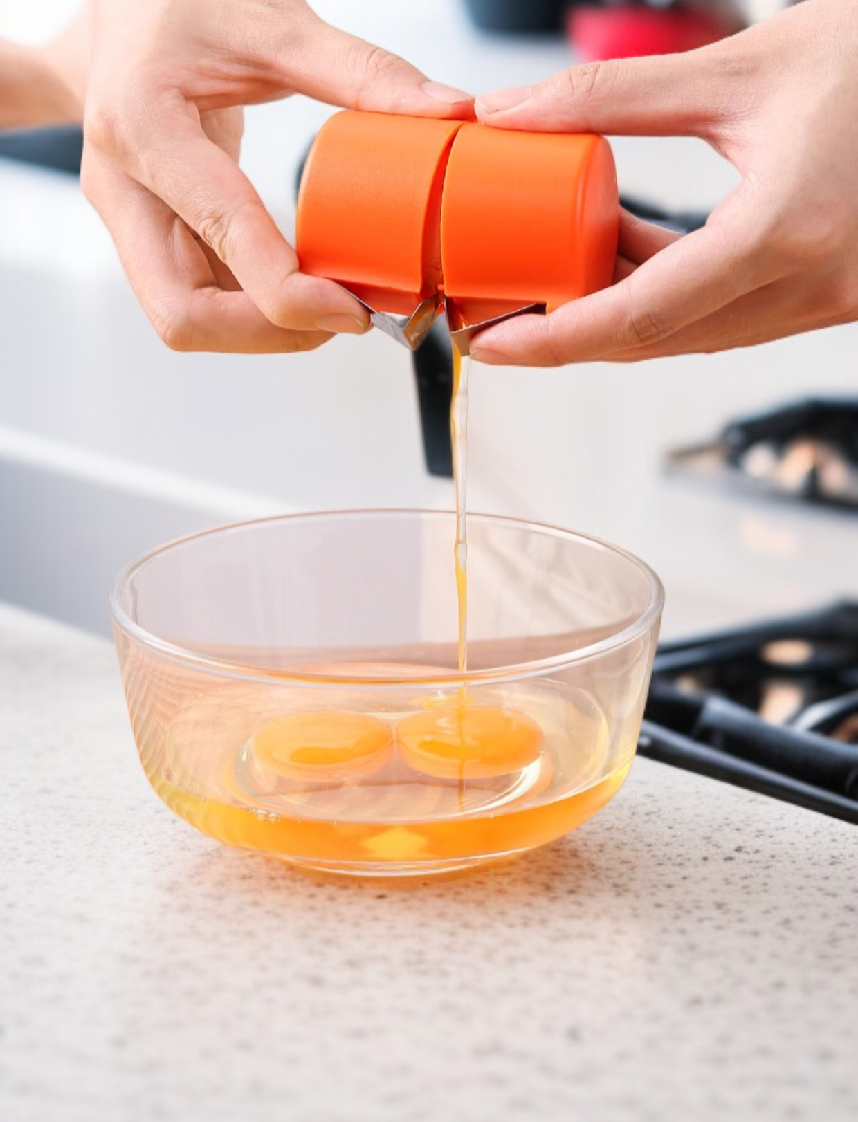 위생적으로 설계된 계란 깨는 도구