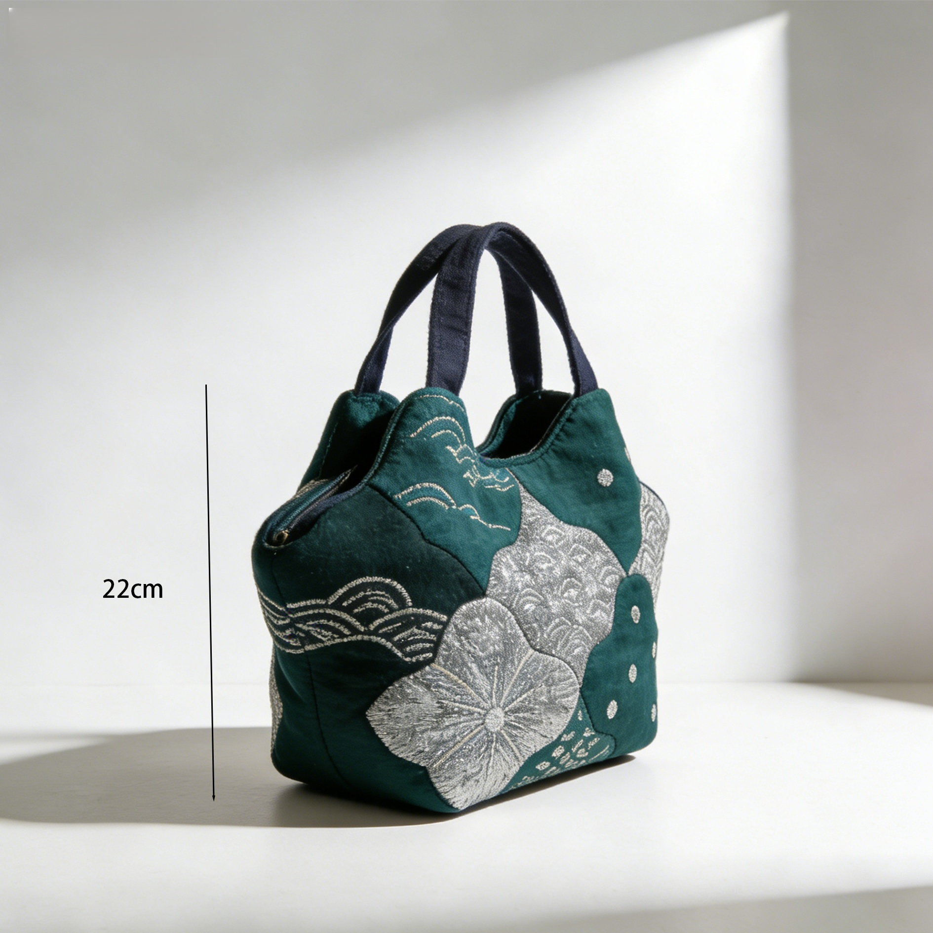 Handbestickte Tasche