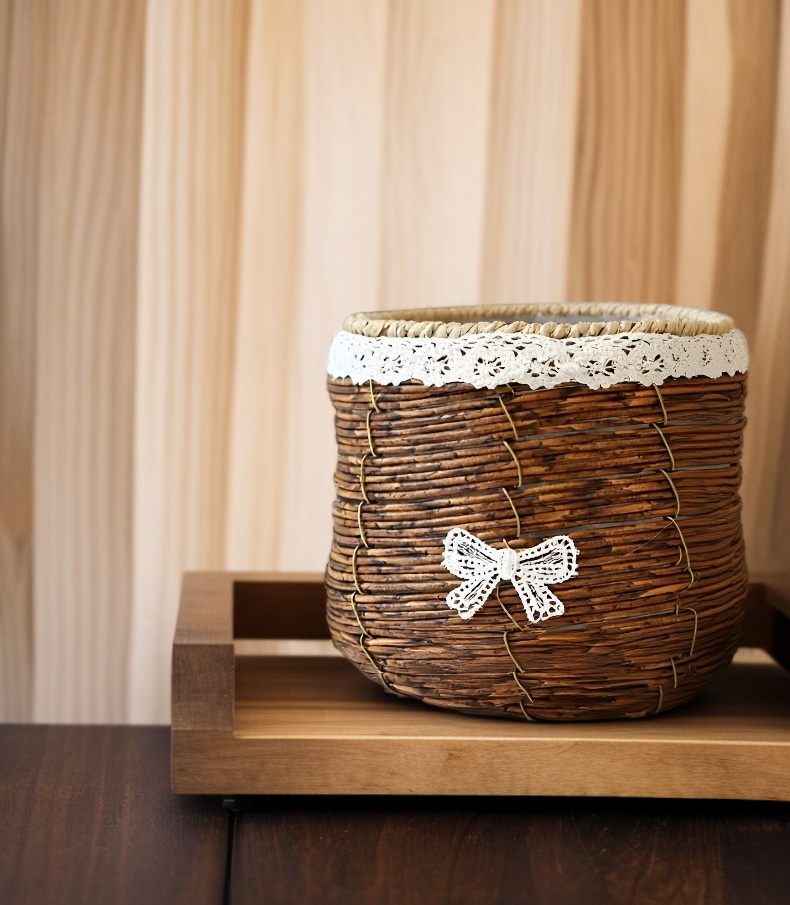 バスケットのアップ写真（花のディテール）