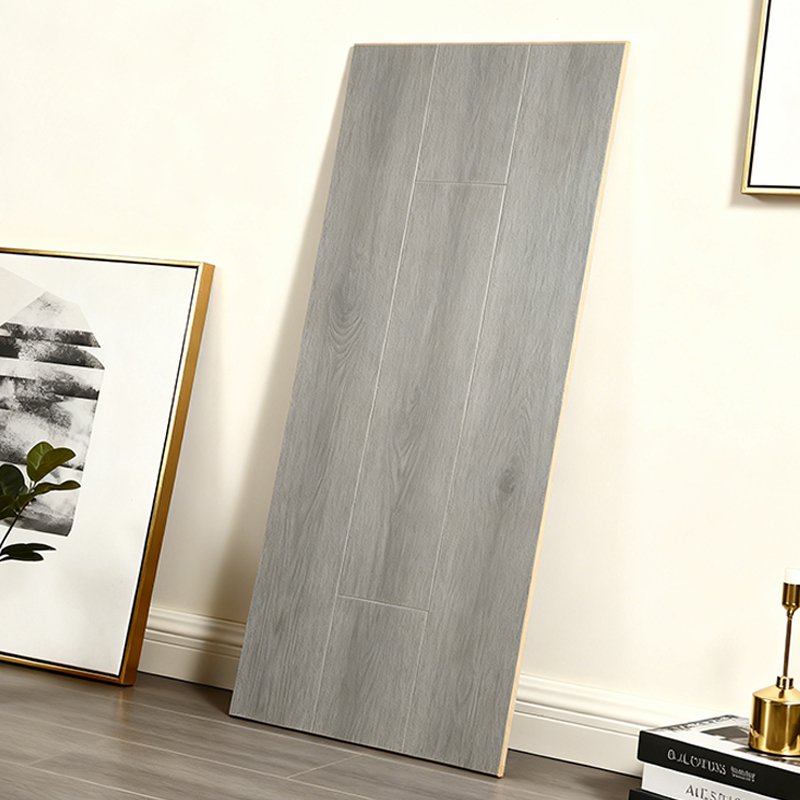 รายละเอียดพื้นผิวกระเบื้องลายไม้สีเทา