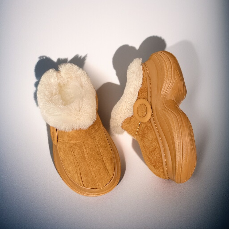 여성분은 보온과 기모 두꺼운 면 슬리퍼를 외부에서 신을 수 있다