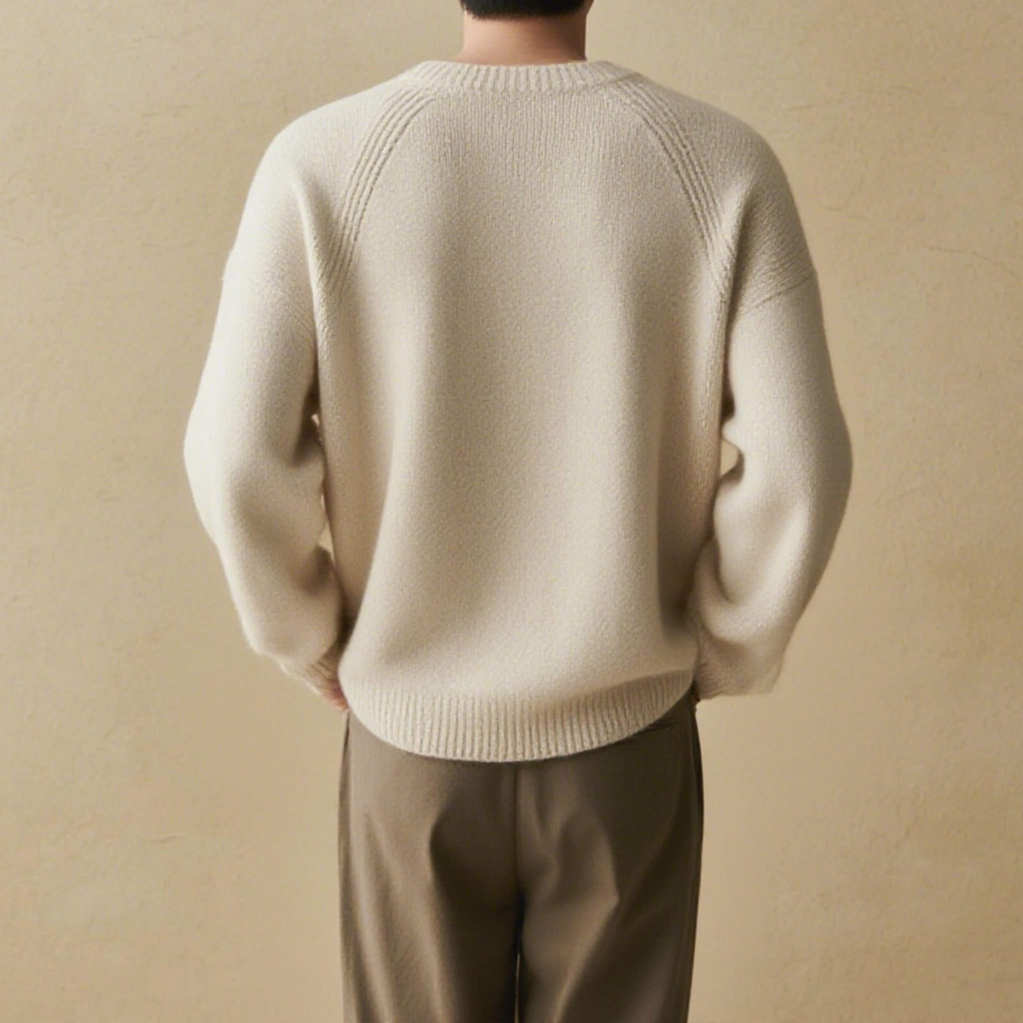 고급스러운 심플 라운드 니트