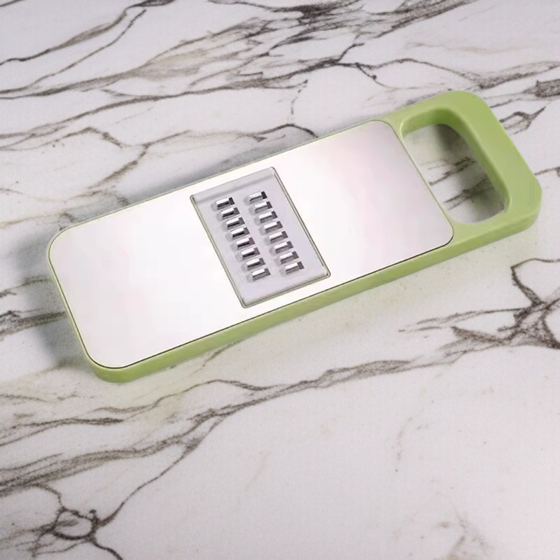 多機能カッターで様々な食材を調理