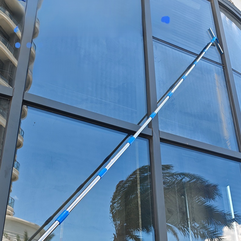 Glaswischer mit Wassersprüher