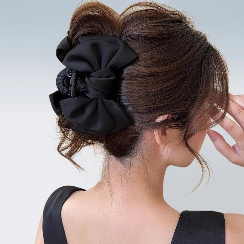 パーティースタイルに合うサテンリボンヘアクリップ