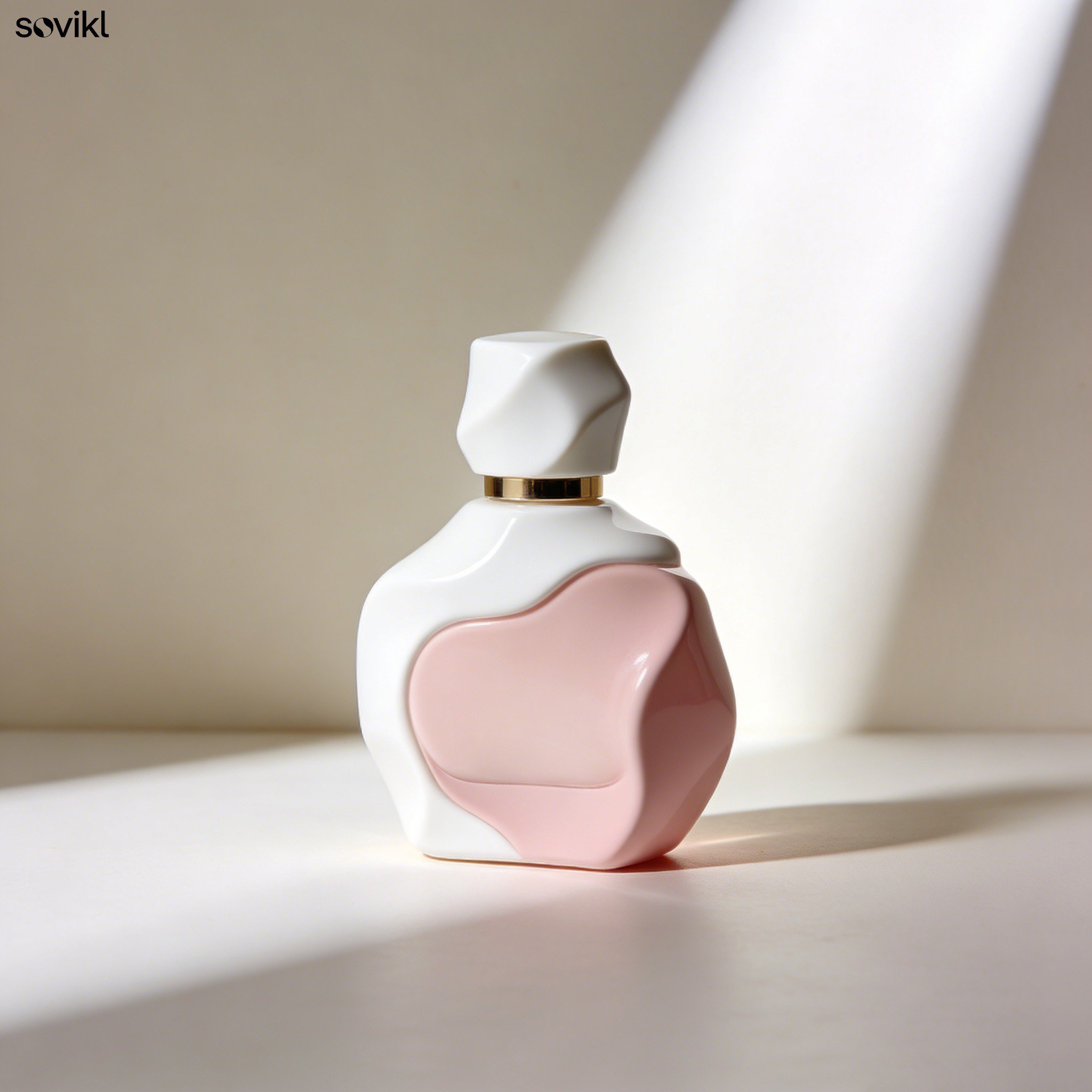 Portable mini perfume atomizers in pink and white design