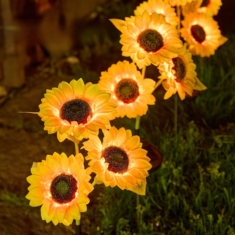 Outdoor solar landscape lights