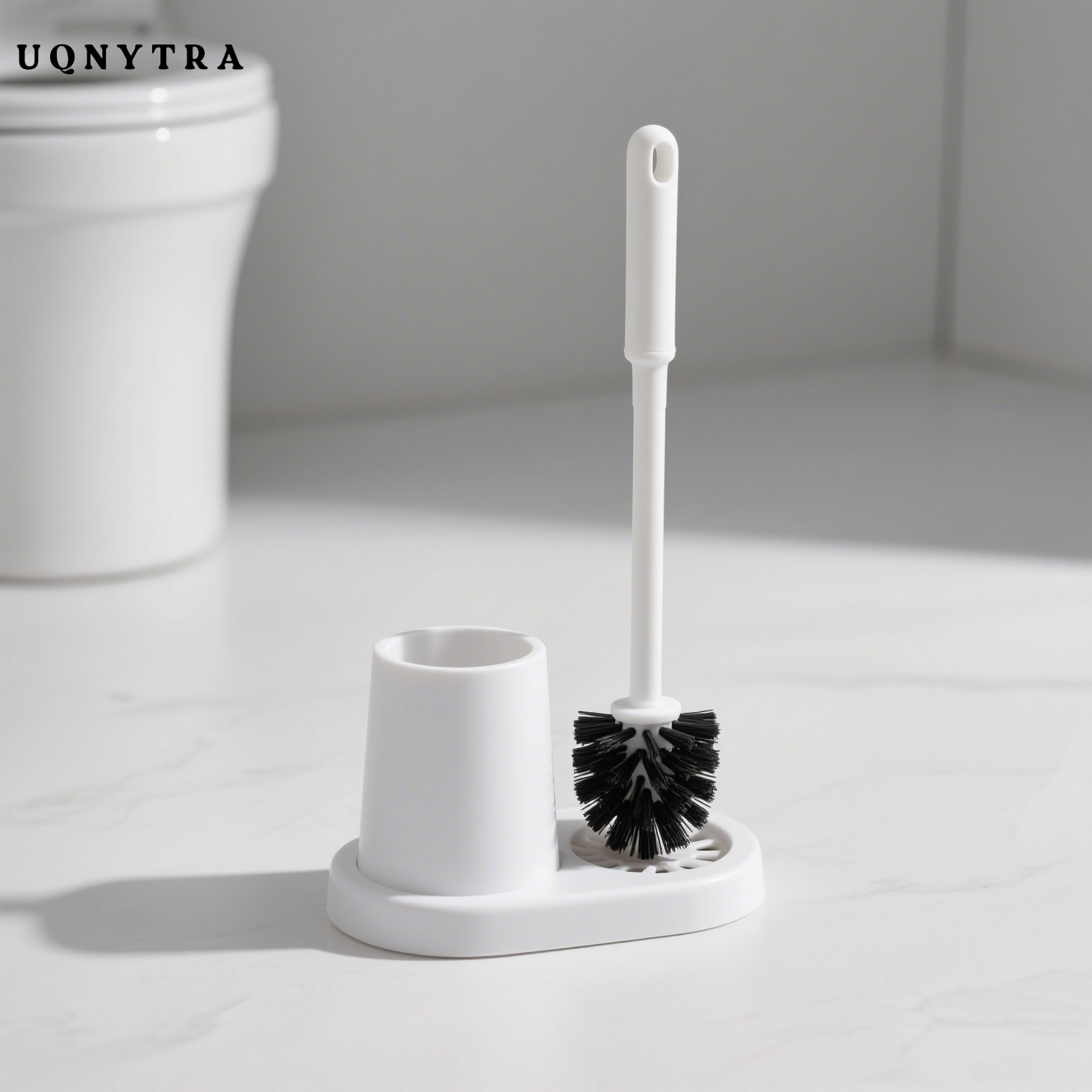 편리한 손잡이 디자인의 변기 브러시