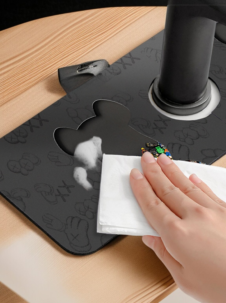 蛇口周りの水滴を吸収するパッド