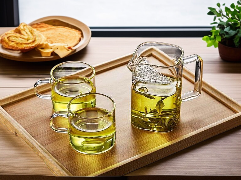 Hochwertiges Teeei aus dickem Glas