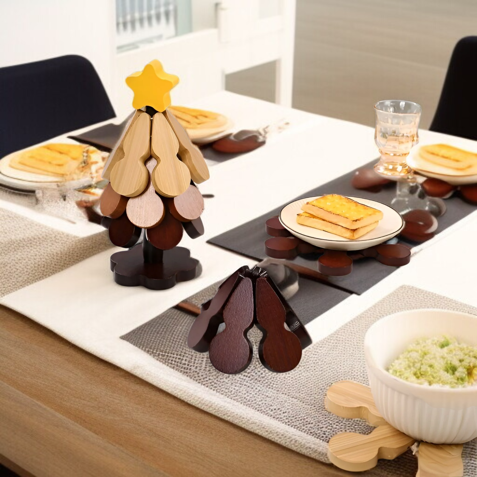 クリスマスツリー型の木製装飾品