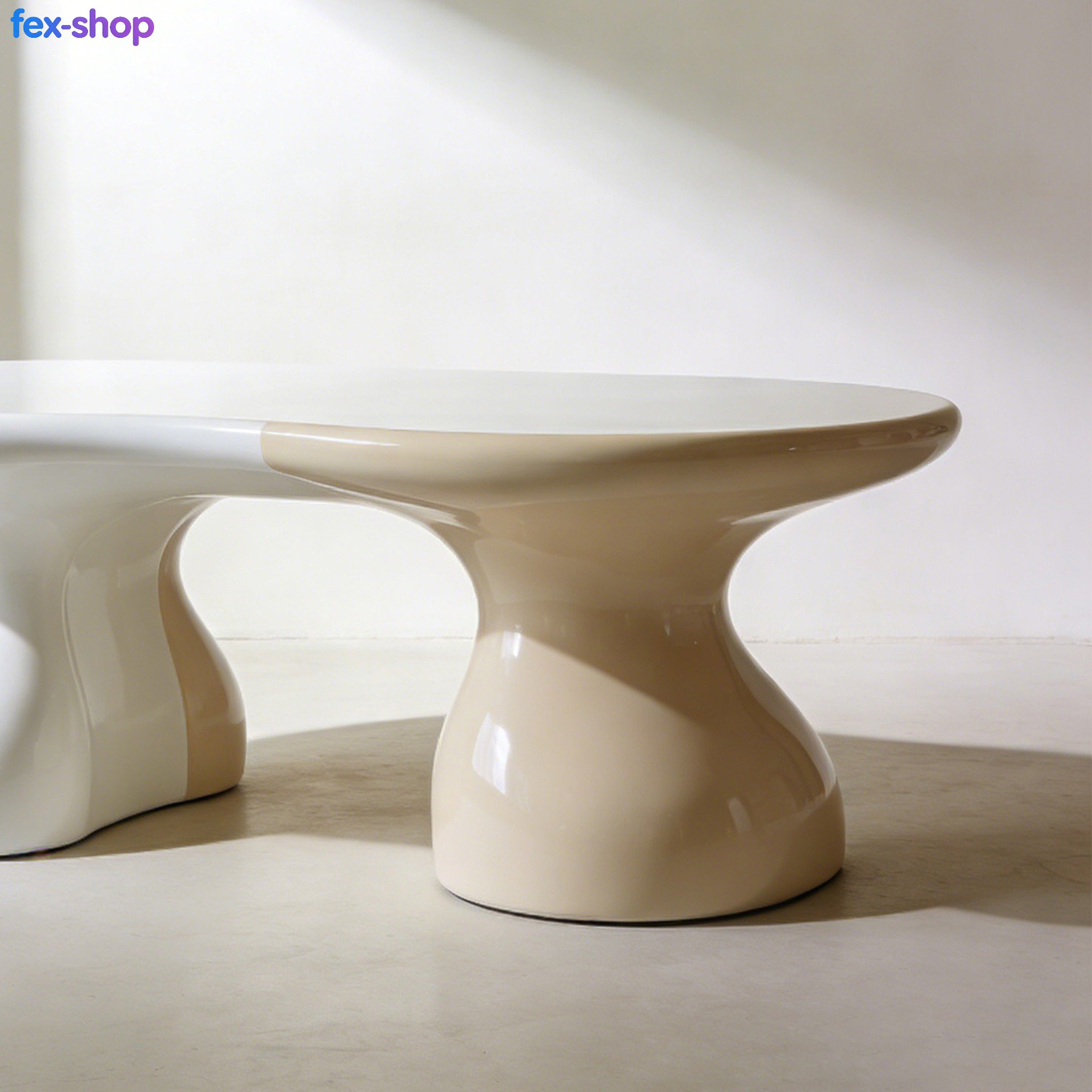 심플한 디자인의 미니멀리즘 다이닝 테이블