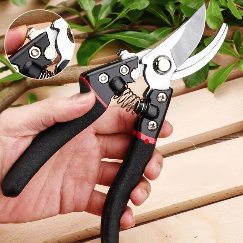 ステンレス製の滑り止め付き剪定鋏