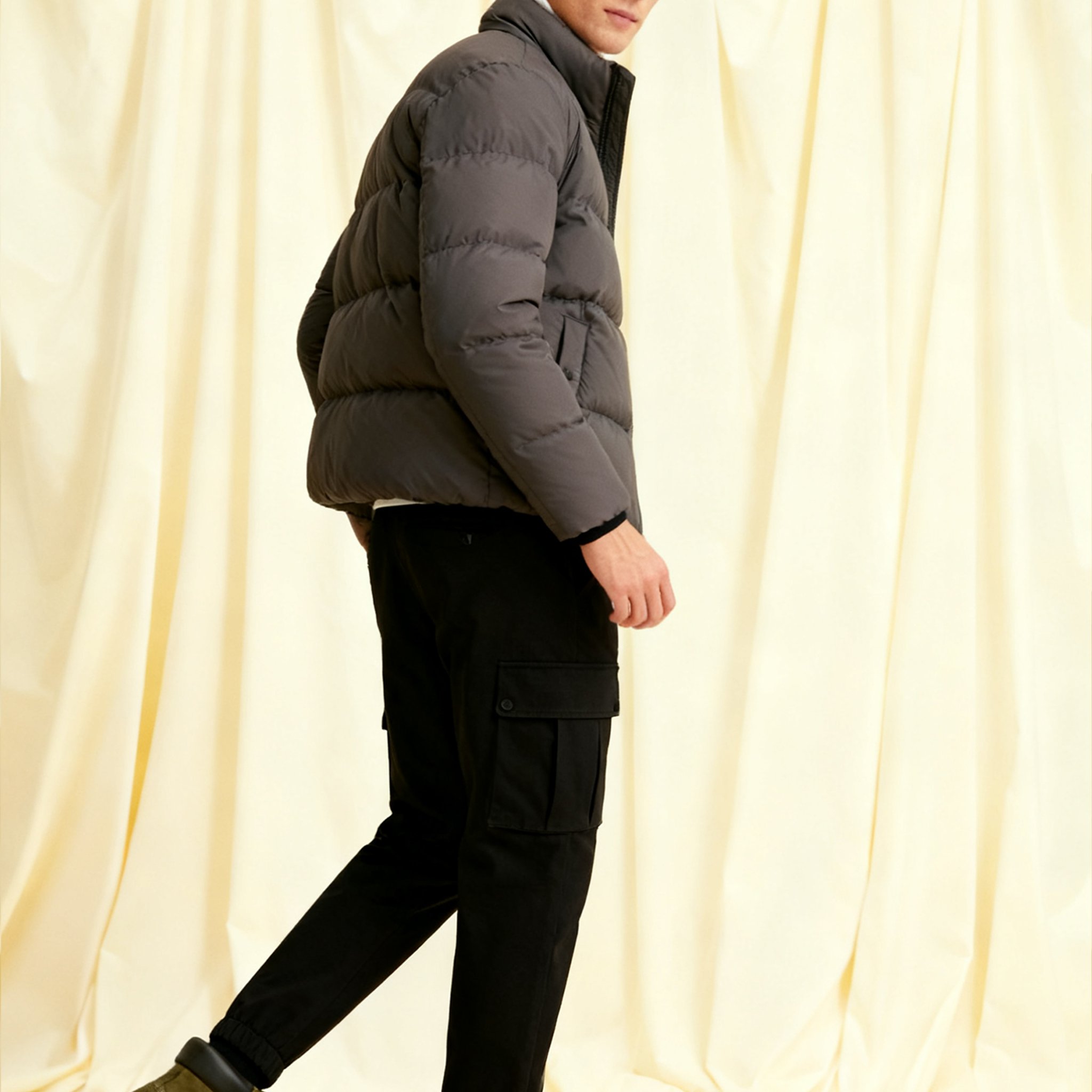 트렌디한 딥그린 패딩 착용샷