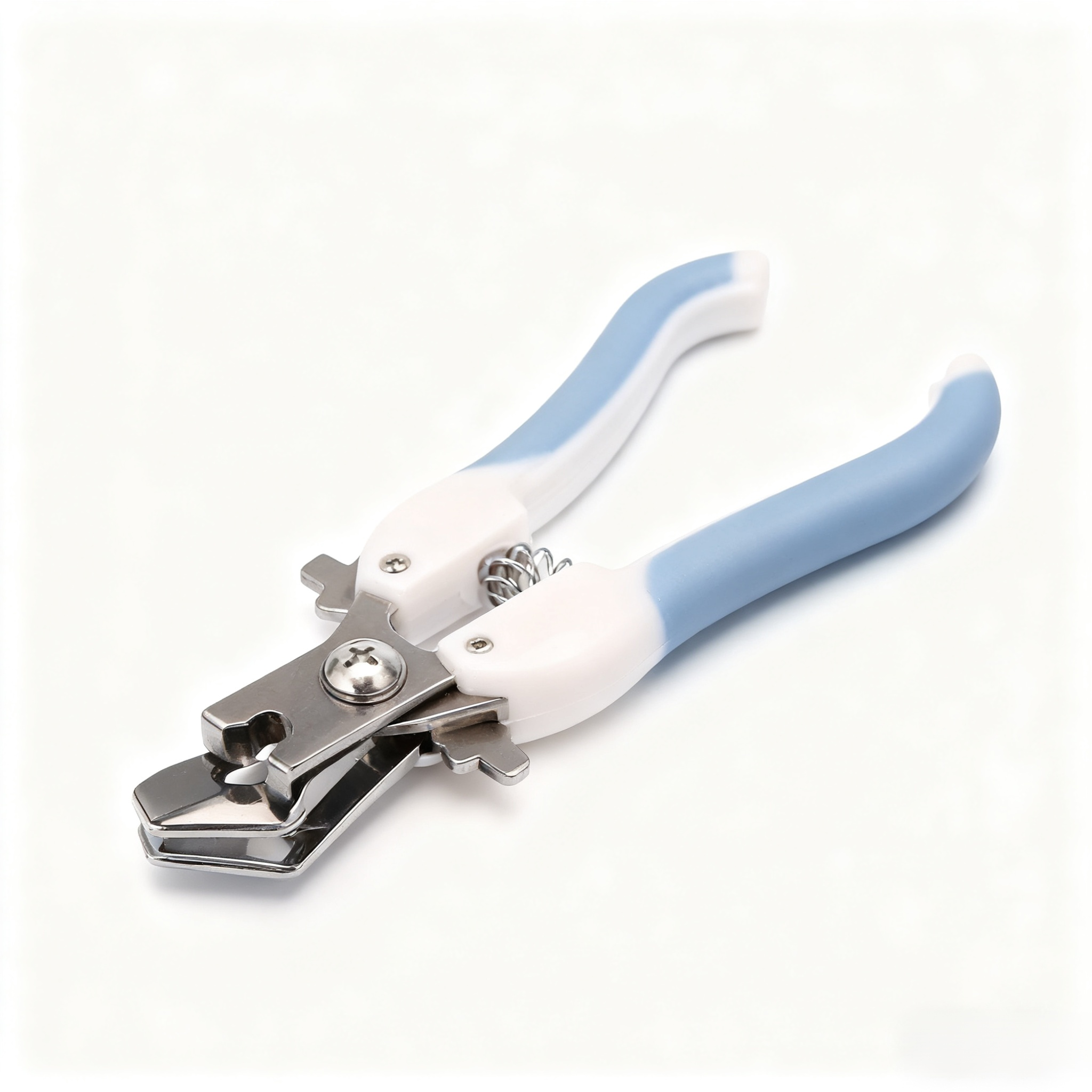 안전 보호장치가 있는 손톱깎이 클로즈업