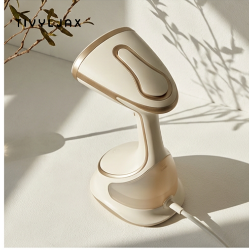 강력한 스팀 분사 기능을 보여주는 다리미