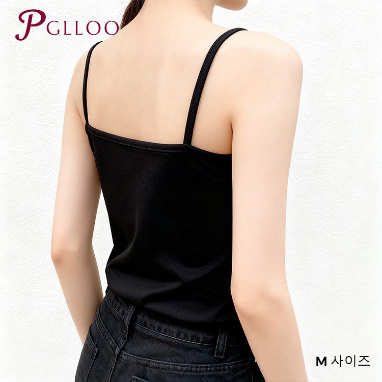 검은색 탱크탑 소재 디테일 사진