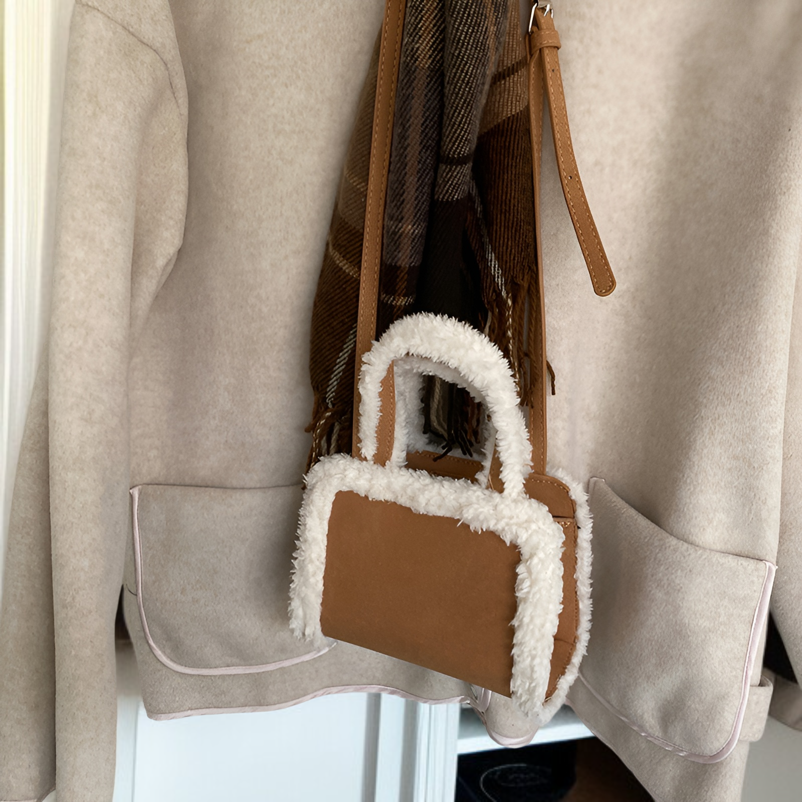  Frostige Pelz-Handtasche – 2025 Herbst/Winter Kollektion