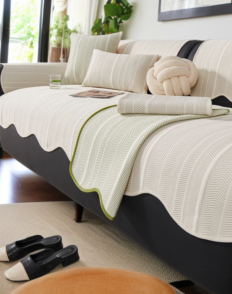 소파에 놓인 고정 방석 쿨링 쿠션