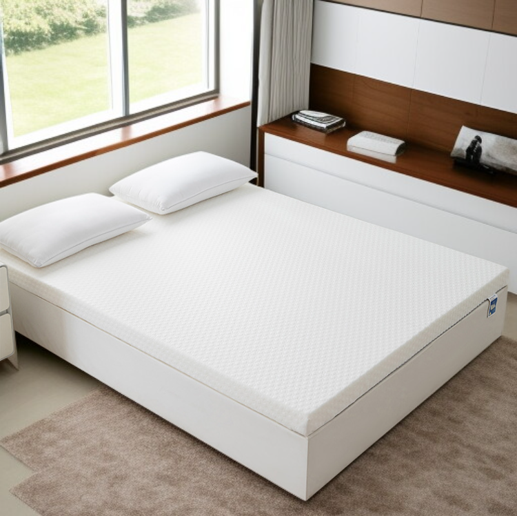 柔らかいマットレスが畳に置かれている様子