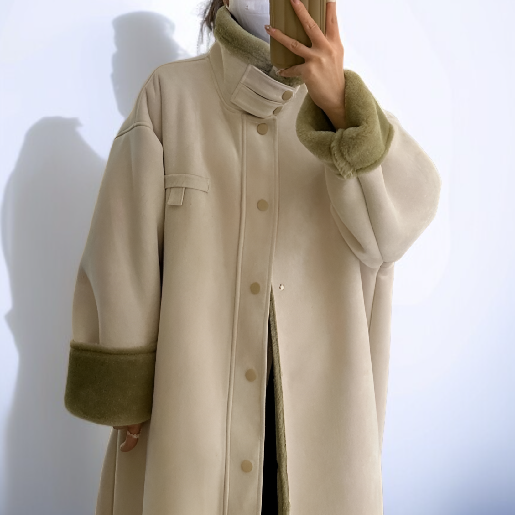 スエード素材の高級レディースコート