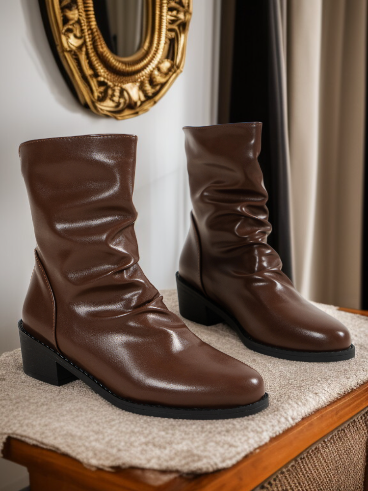 秋冬コーデにぴったりなミドルヒールブーツ