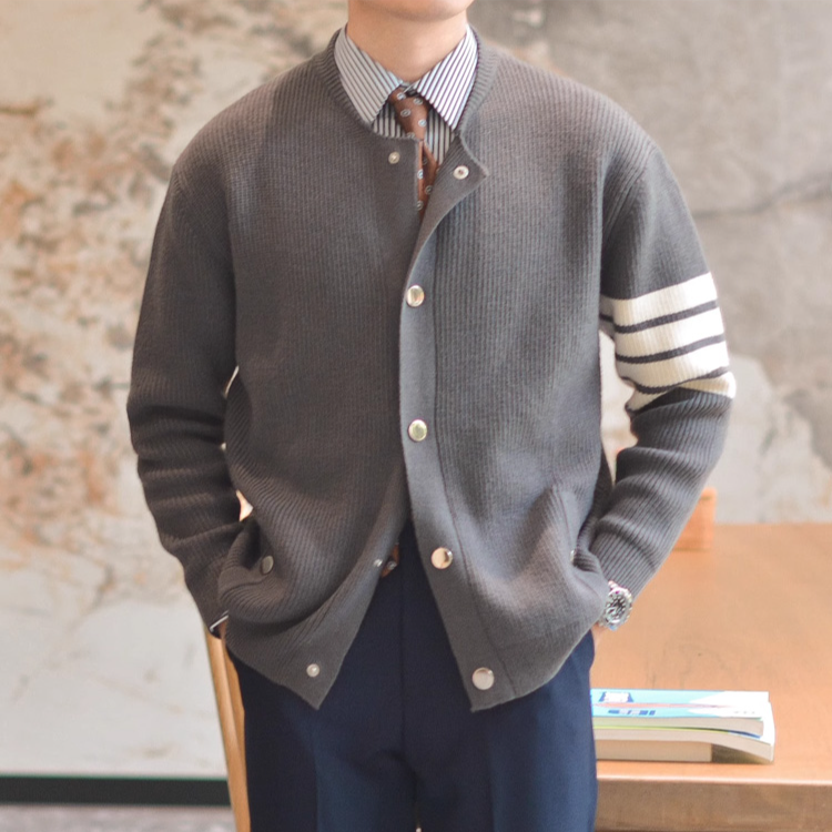 春秋季翻領針織衫