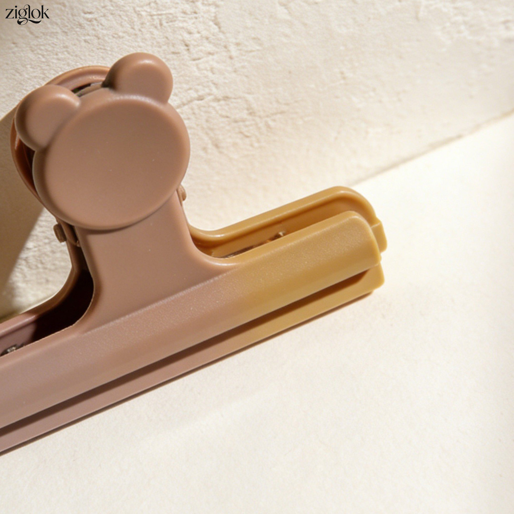 식품 봉투에 사용된 밀봉 클립