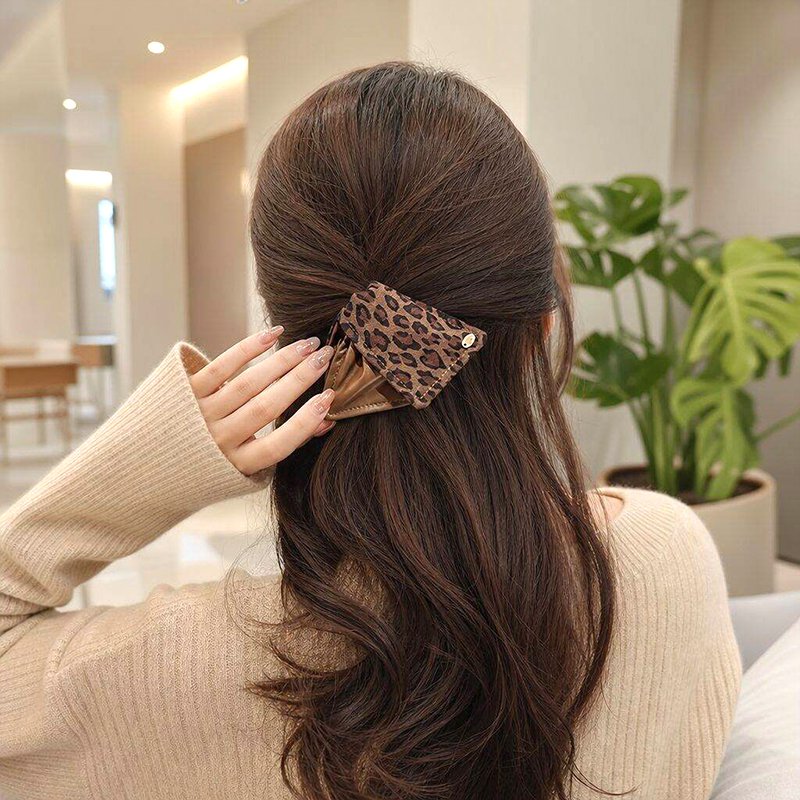ヒョウ柄三角ヘアクリップ
