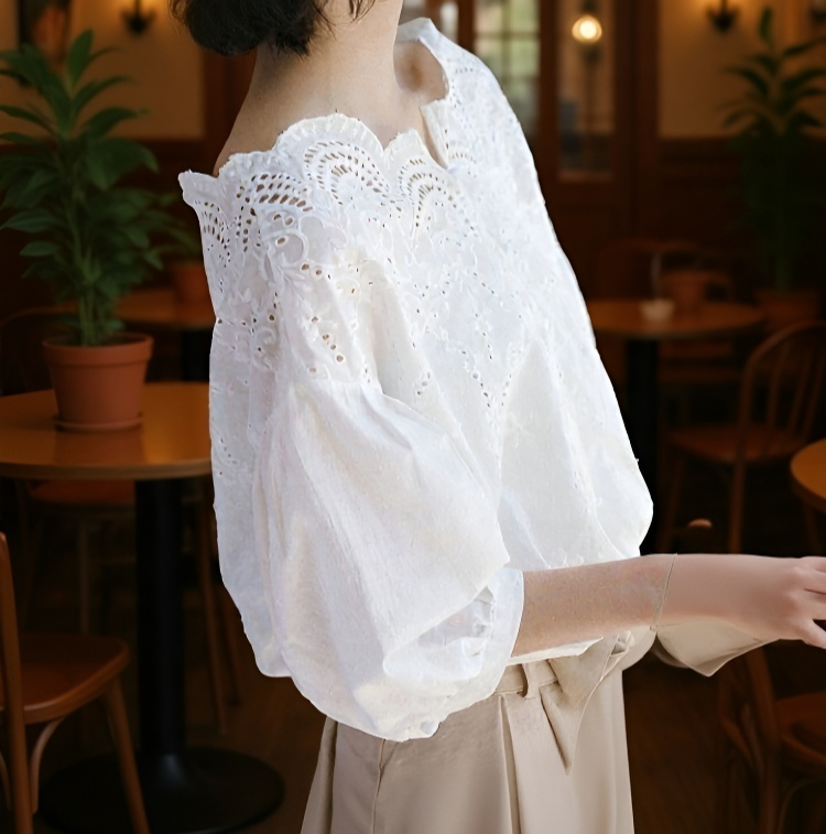 トレンド感あるレディースブラウス オフショルダー デザイン