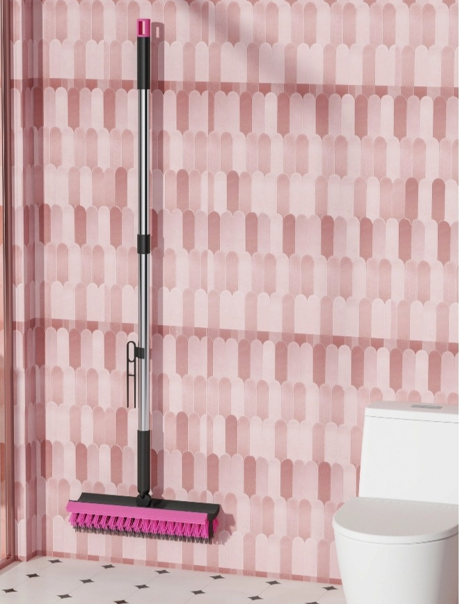 Cepillo para muebles y suelos en uso