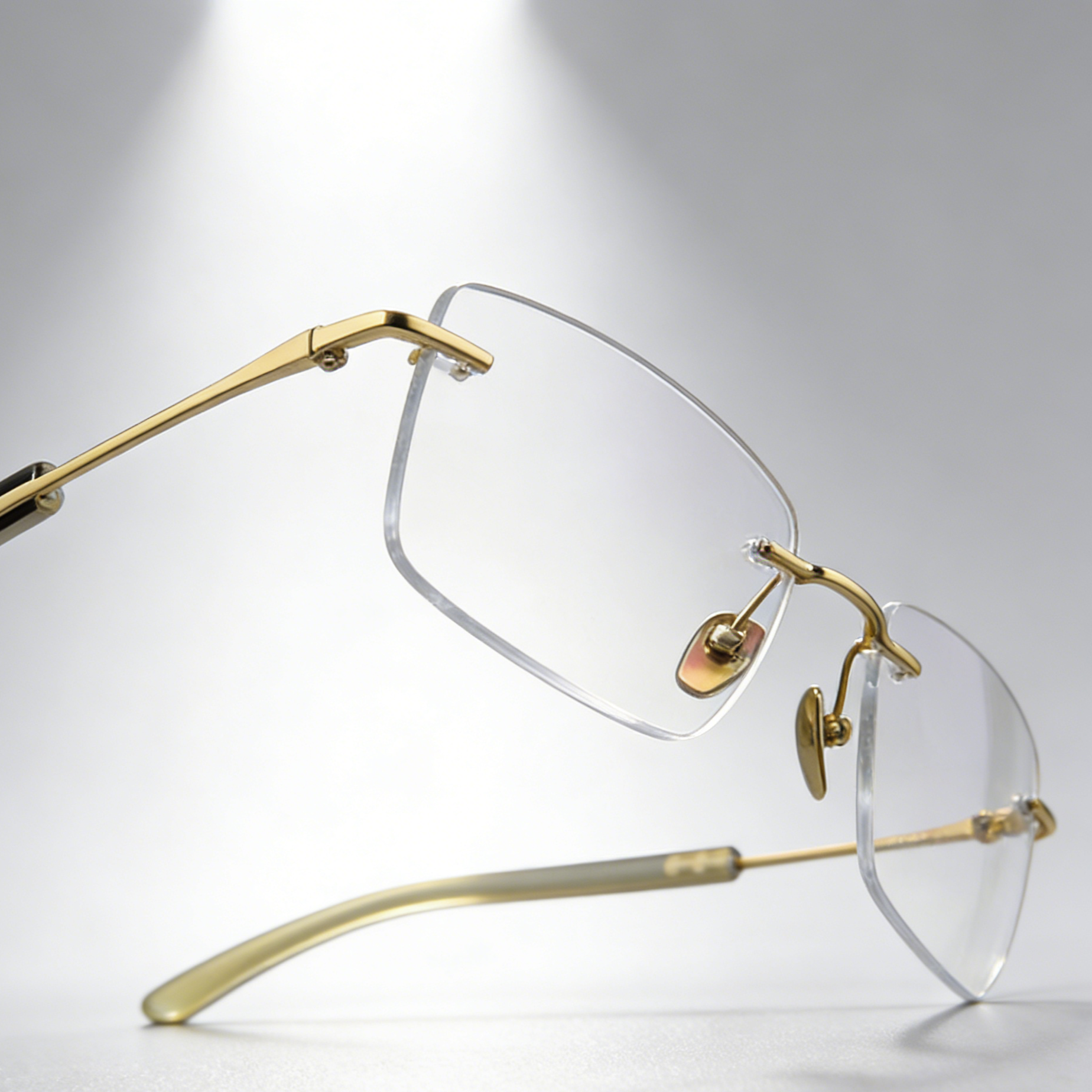 Vista lateral de gafas de lectura ultraligeras retro