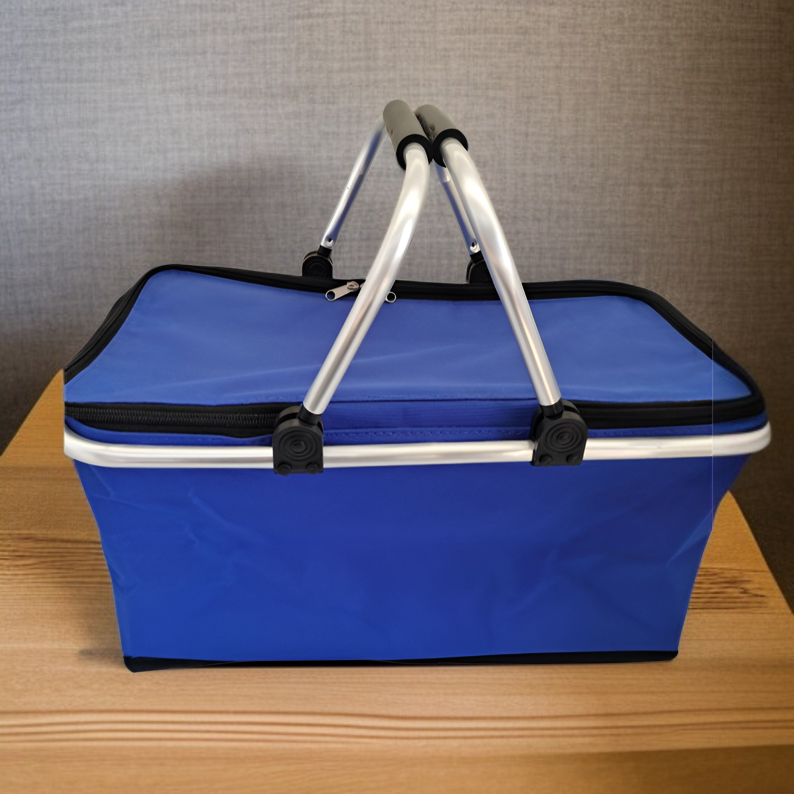 Detalle del interior aislante de la cesta térmica