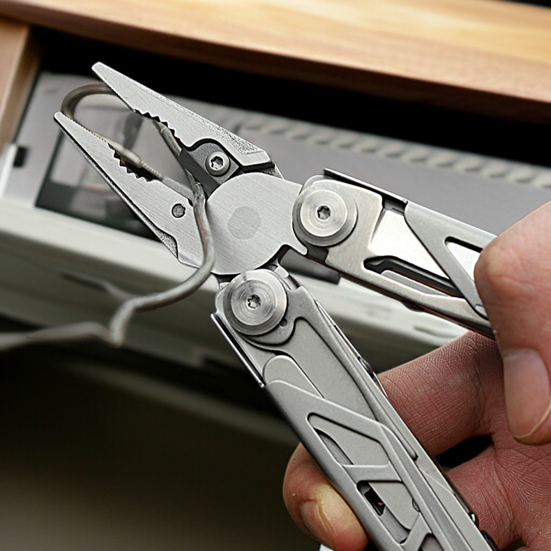 携帯用緊急タクティカルプライヤー 多機能折りたたみナイフ＆ハサミツール キャンプ用品 エマージェンシー・プライヤー