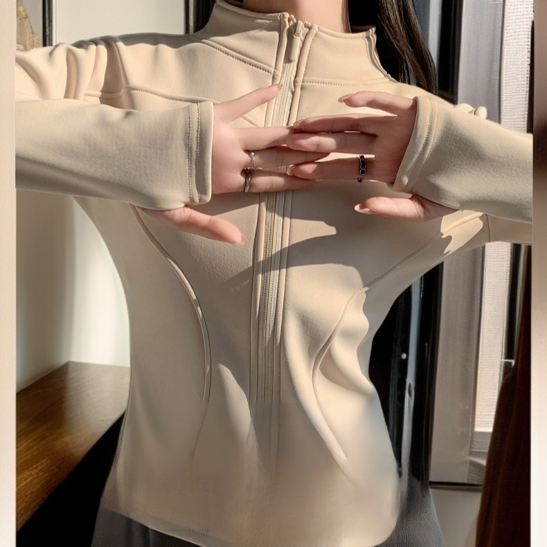 운동복으로 활용 가능한 다운 코트